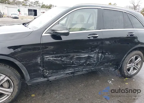 2016 Mercedes-Benz Glc 300 4Matic z USA, uszkodzony, nr VIN WDC0G4KB0GF053929